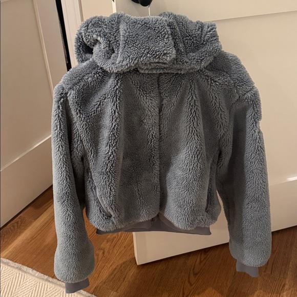 Alo Foxy Sherpa Jacket w/ Removable Hood - Picture 6 of 13